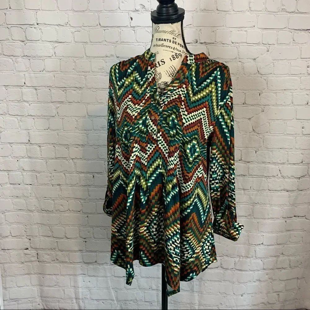 New Directions geometric blouse size medium